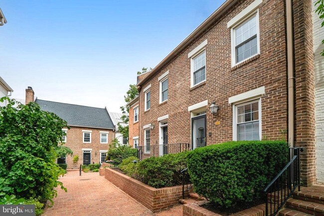 Primary Photo - 1142 N Pitt St