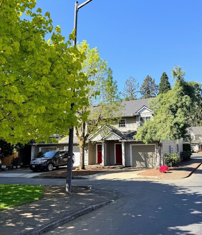 Building Photo - Fully Renovated 2 Bedroom, 1.5 Bath Townhouse with Garage