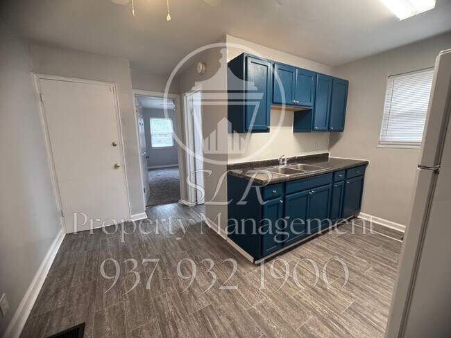 Building Photo - 420 E Siebenthaler Ave