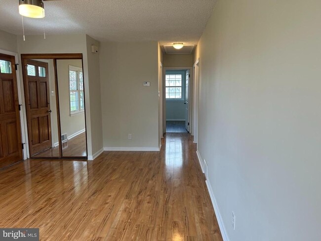 Building Photo - 114 Phillips Ave