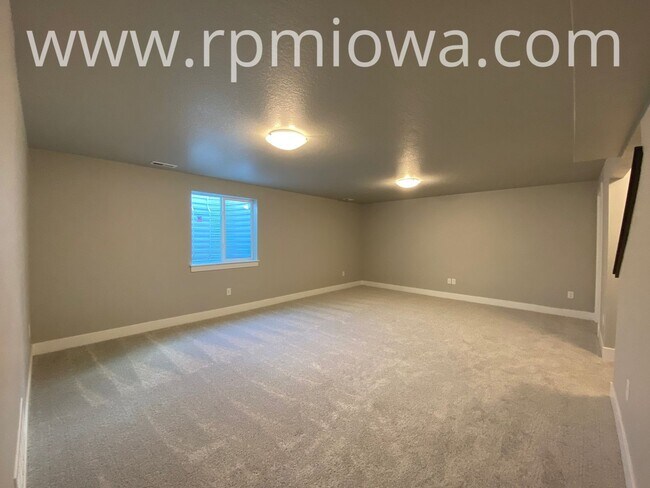 Building Photo - PRIME LOCATION!! 4 Bed, 2 Bath Ranch in Waukee