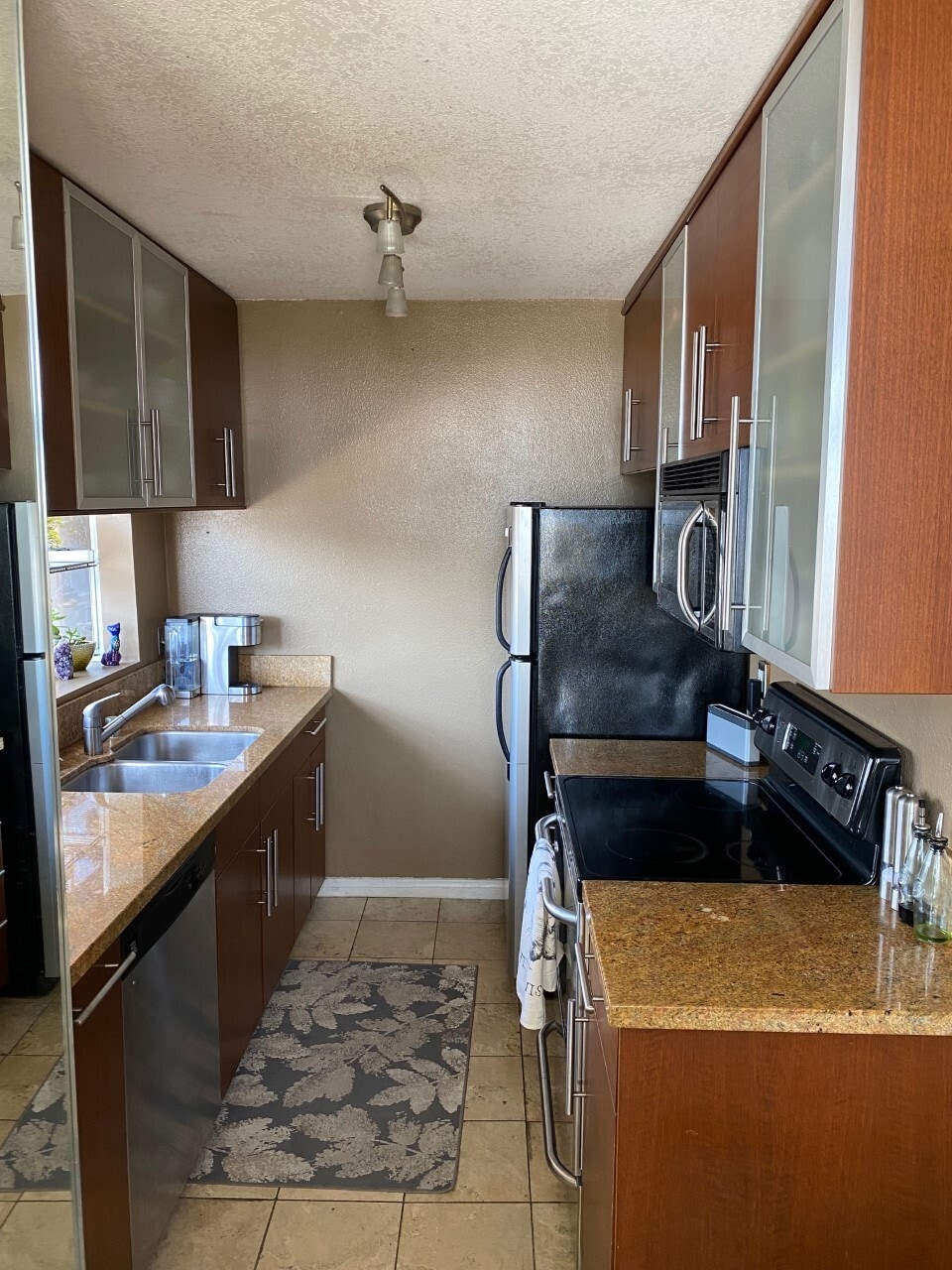 Kitchen - 5051 La Jolla Blvd