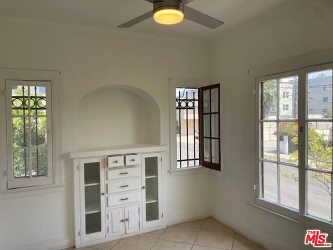 Building Photo - 456 S Wilton Pl