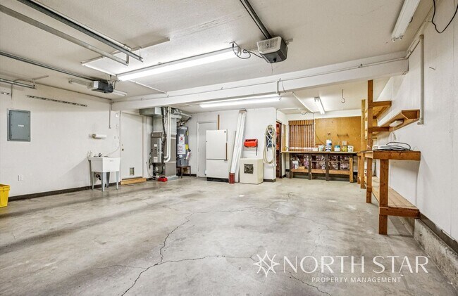 Building Photo - Charming One-Level Home on a Quiet Cul-de-...