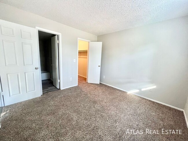 Building Photo - BEAUTIFUL AND SPACIOUS 2 BEDROOM 2 BATHROO...