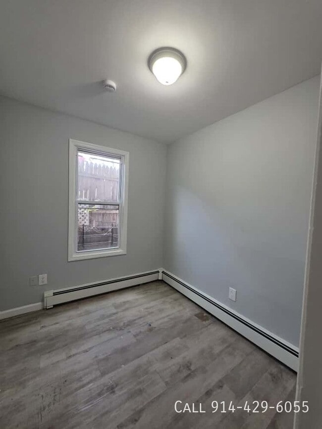 Building Photo - 176 Webster Ave