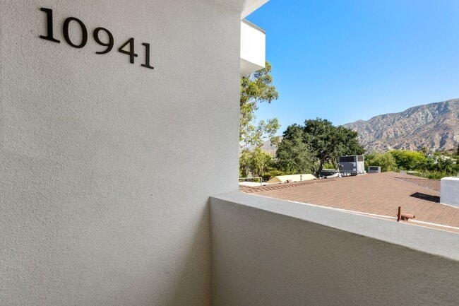Building Photo - 10941 Christine Way
