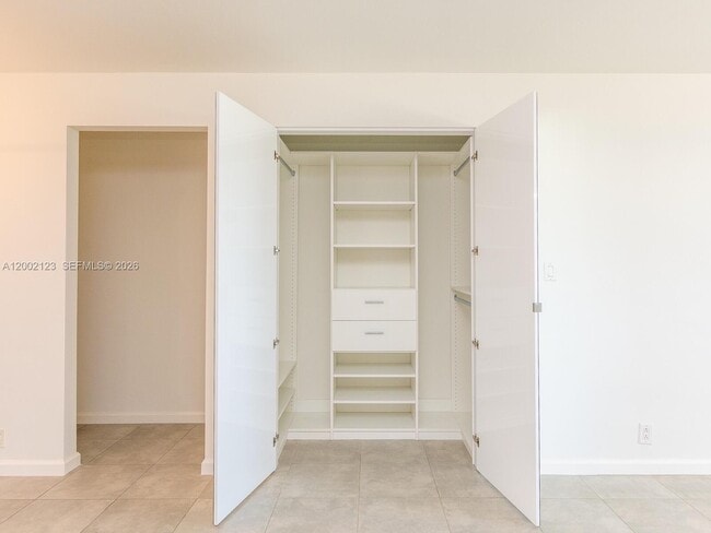 Building Photo - 1000 West Ave