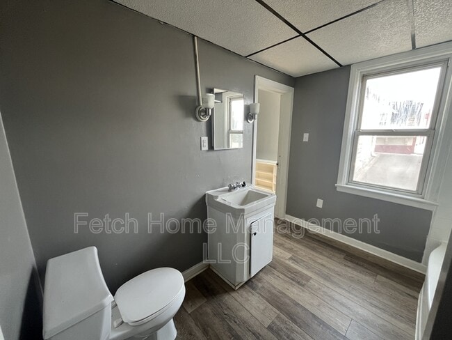 Building Photo - 106 S Pershing Ave