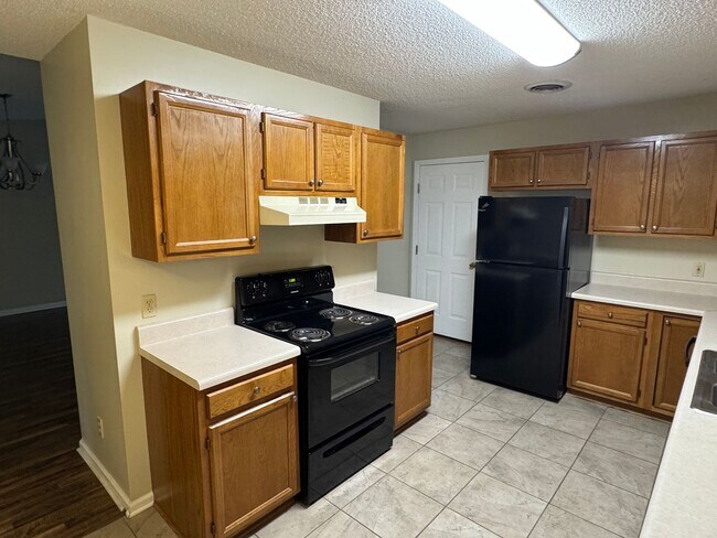 Building Photo - One level condo in Hunter Hills