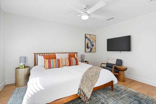 Building Photo - 6501 Ravendale Ln