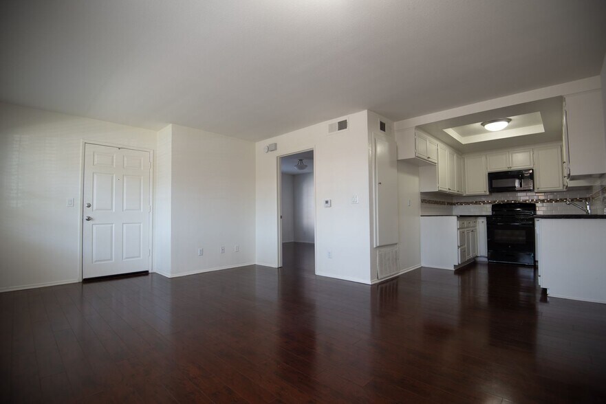 Building Photo - 5328 Riverton Ave