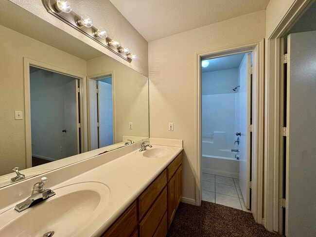 Building Photo - Duplex