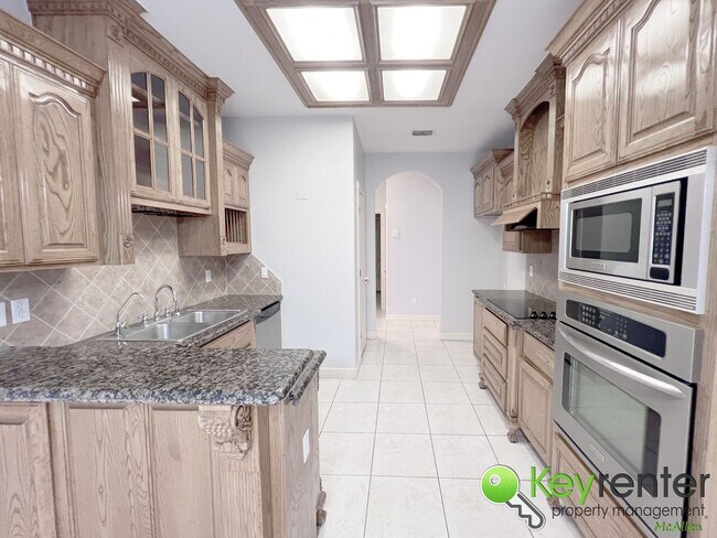 Building Photo - 3Bed/2Bath Gorgeous and move in ready.  (S...