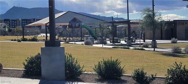 Building Photo - 299 Stradella Pl