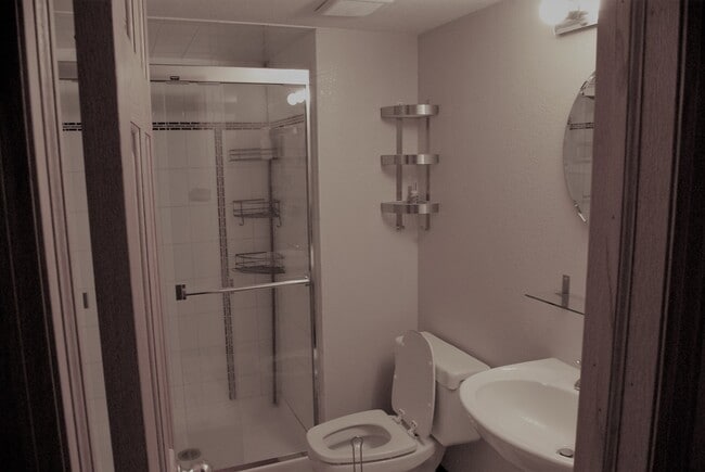 Building Photo - 6bed/4bath oversized 2 car garage fenced in back yard Cheyenne Mountain School District