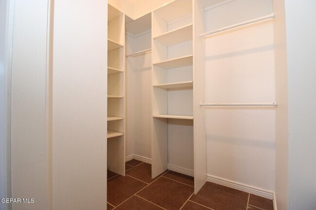 Building Photo - 561 Agua De Mar