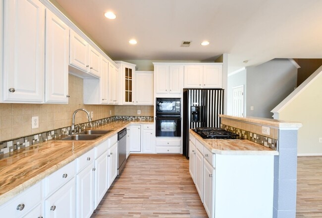 Building Photo - Idlewild Townhome for Rent