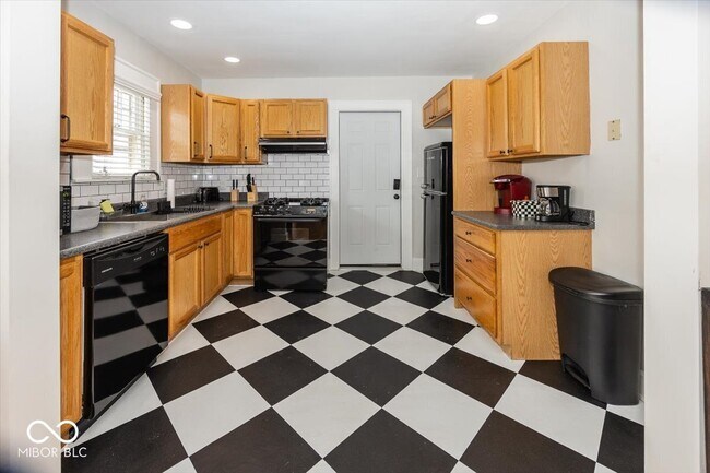 Building Photo - 6140 Winthrop Ave