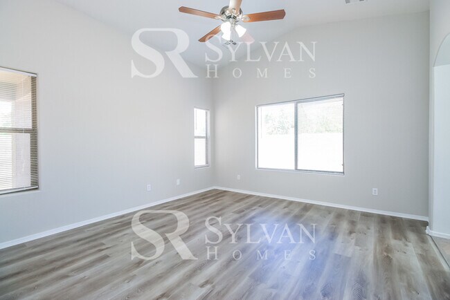 Building Photo - Check out this fantastic 3Br 2Ba home!