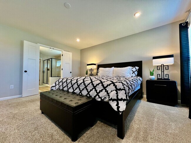 Building Photo - Fully Furnished Executive Miamisburg Home