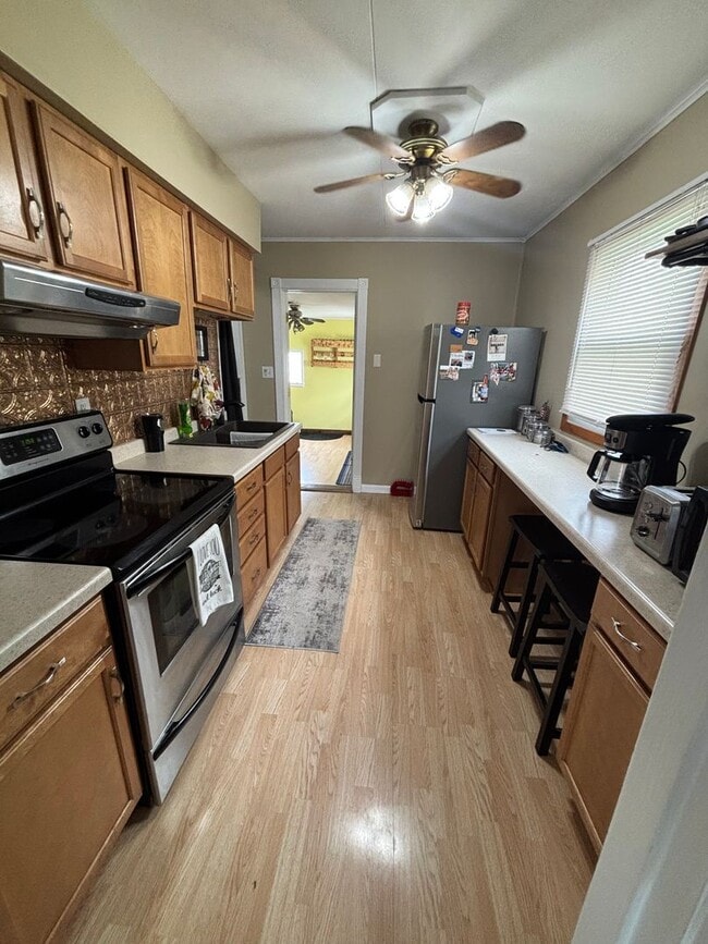 Building Photo - Charming 2-Bedroom Home in La Crosse Close...