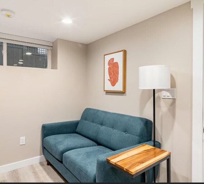 Building Photo - 529 20th Ave