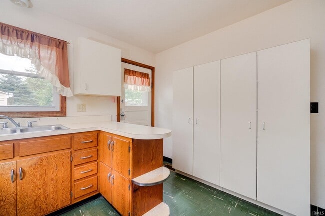 Building Photo - 3117 Oswego Ave