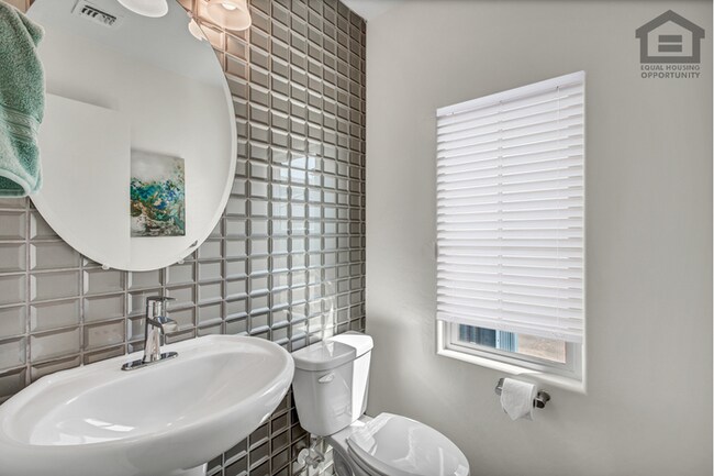 Building Photo - 3Bed/2.5Bath Modern House in Goodyear! -- MODERN FINISHES!