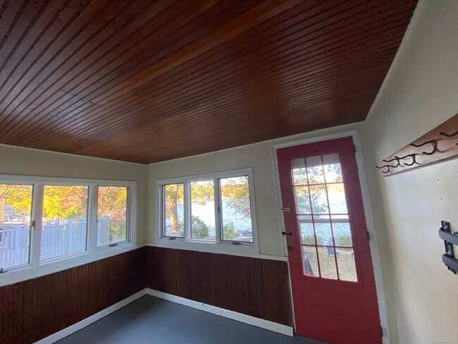Building Photo - 110 Great Hill Pond Rd