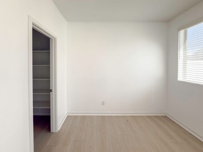 Building Photo - Newer Construction, Exquisite 4 Bedroom + ...