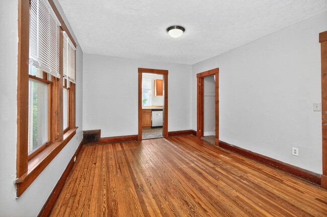 Building Photo - 225 Atkinson St