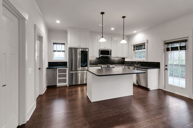 Building Photo - Awesome 4BE/2.5BA in the heart of Sango in Hereford Farm Subdivision!