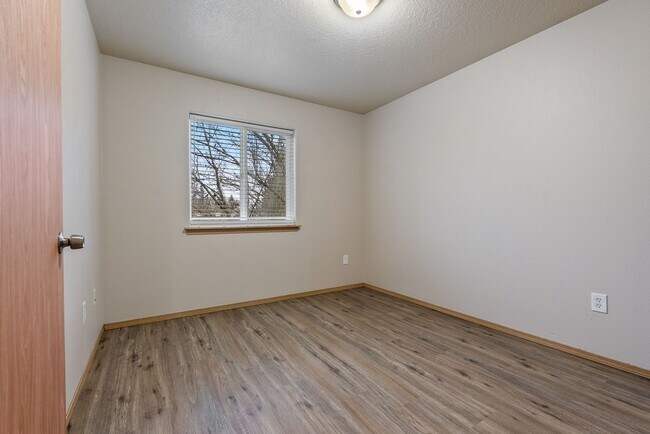 Building Photo - Beautiful 4bed/2.5bath home