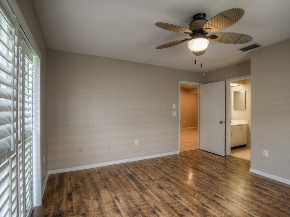 Building Photo - 4900 NW 56th St