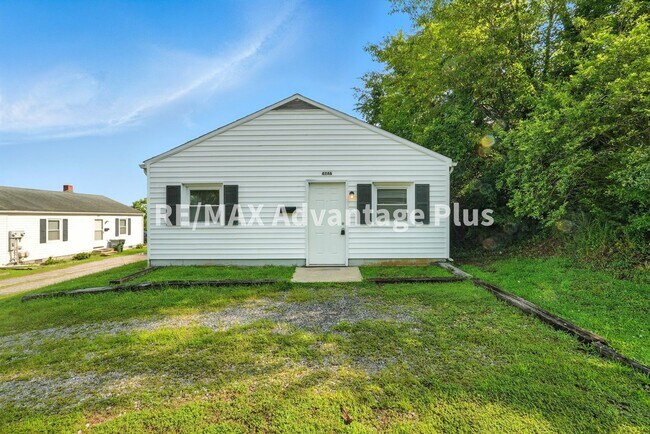 Primary Photo - 424 Longwood Ave