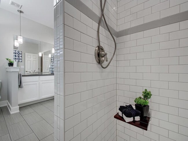 Building Photo - 202 S College St