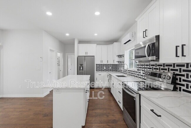 Building Photo - 216 E Fest St