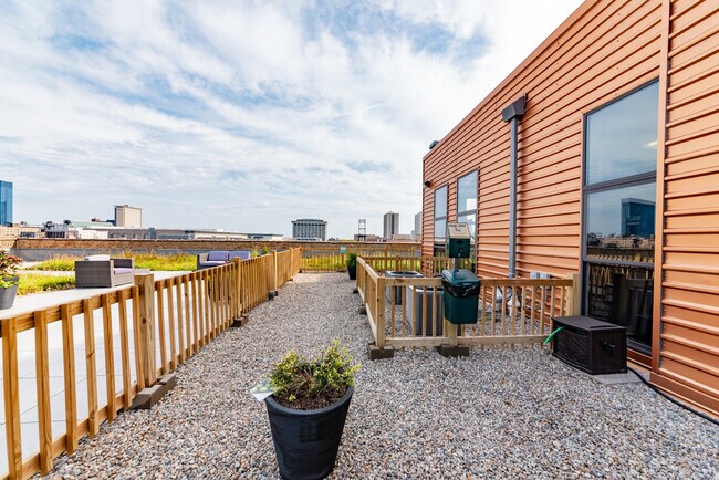 Building Photo - 2545 S Dearborn St