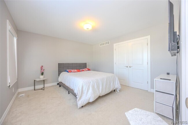 Building Photo - 46 Eagleview Dr