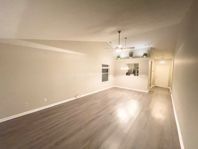 Building Photo - Beautifully Renovated Brownsburg Home