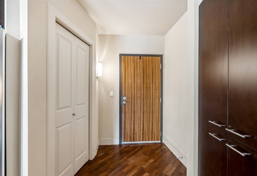 Building Photo - Stunning 1 bed condo in desirable Belltown and Lower Queen Anne! Available 3/7/26!