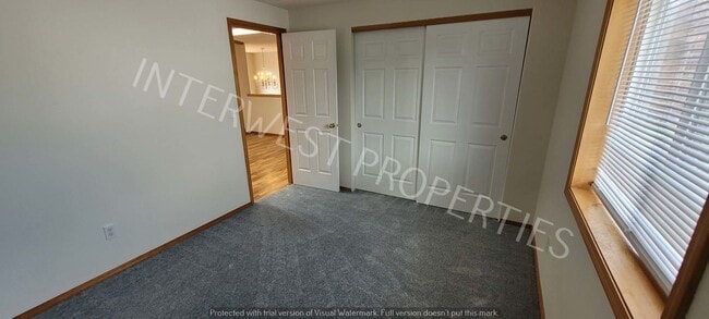 Building Photo - Spacious & Beautiful 4 bd 2.5 ba, 2 Story Battle Ground Home w/ A/C, Fireplace & so much More!