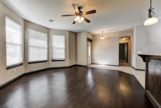 Building Photo - Spacious 3-Bedroom Home in Yukon – Modern ...