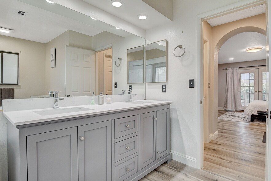 Building Photo - 2224 Lucerne Ct