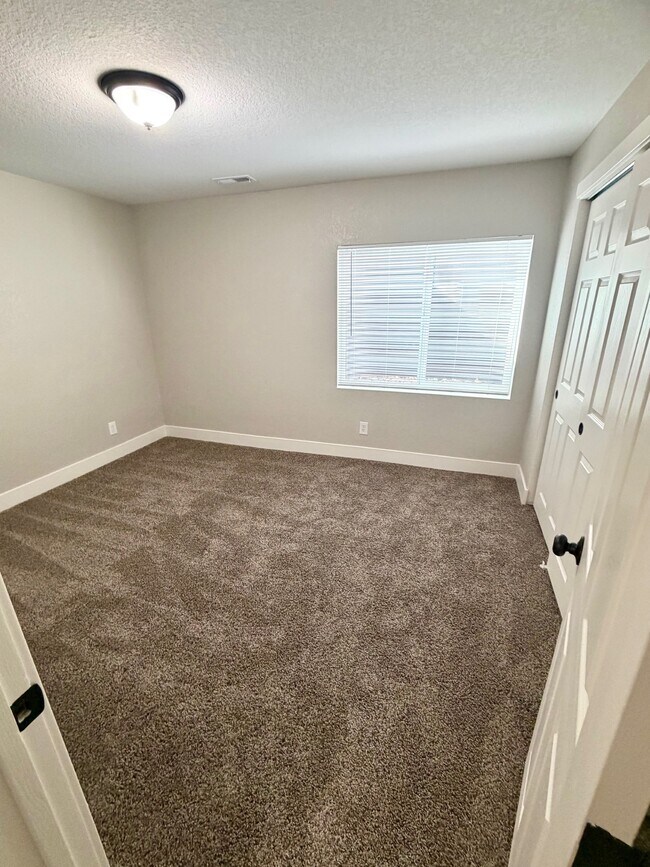 Building Photo - 4221 S Richfield Way