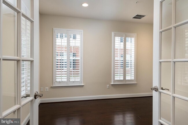 Building Photo - 115 Meridian Ln