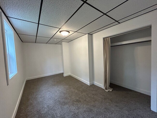 Building Photo - 307 N Sycamore St