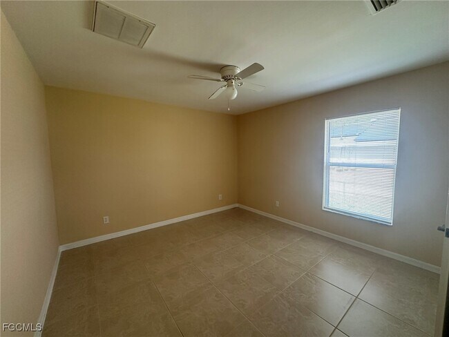 Building Photo - 2125 NE 9th Ave