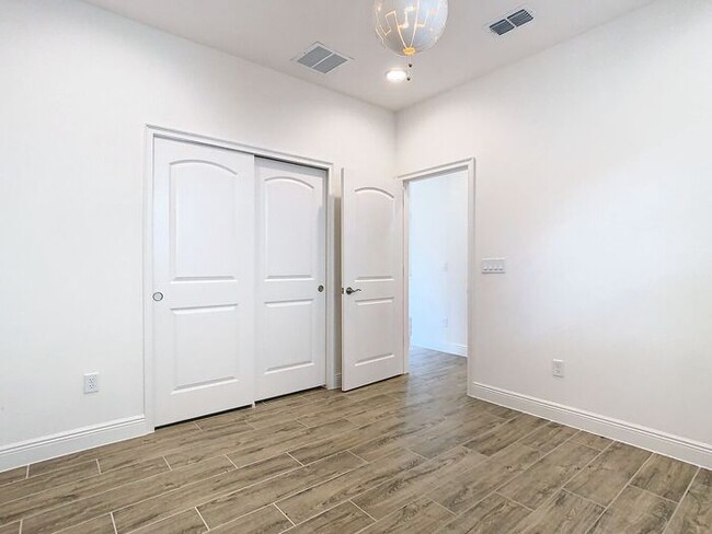 Building Photo - Gorgeous 3/2 Modern Home with a 2 Car Gara...